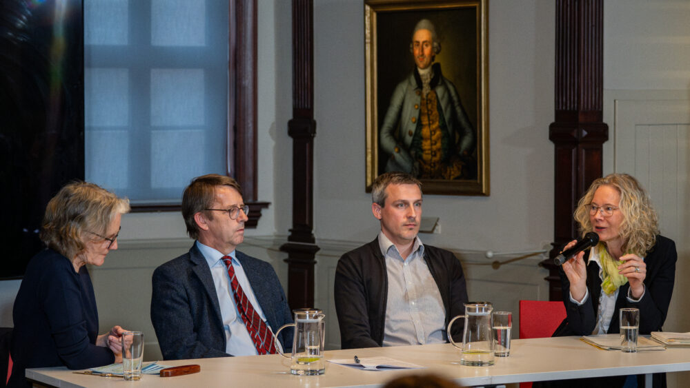 Liane von Billerbeck, Jes Möller, Christopher Banditt und Tine Stein (von links) auf dem Podium zum Thema Verfassungsfragen, Halle (Saale) 22. Mai 2025 (Christian Faludi/GEDG)