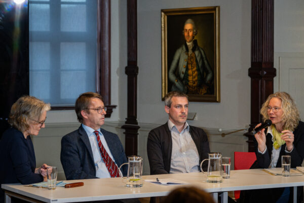 Liane von Billerbeck, Jes Möller, Christopher Banditt und Tine Stein (von links) auf dem Podium zum Thema Verfassungsfragen, Halle (Saale) 22. Mai 2025 (Christian Faludi/GEDG)